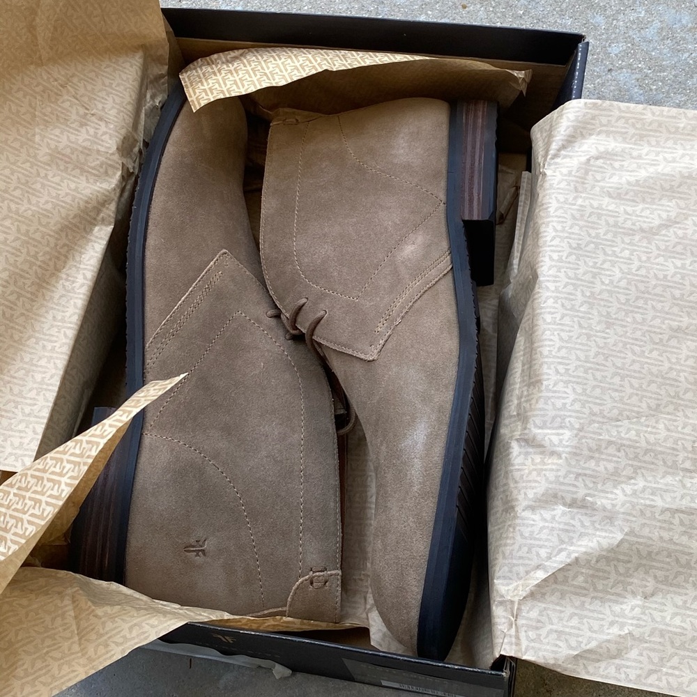 Frye ‘Scott’ Chukka suede boots. New 13D